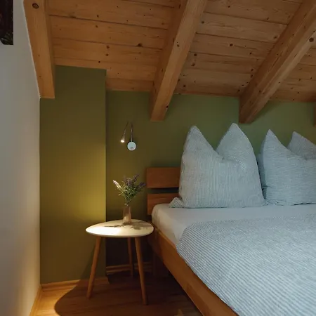 Haus Am 4 *