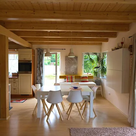 Haus Am 4 *